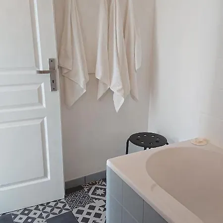 Appartement L'amaryllis, Beau T4 Contemporain Et Lumineux En Centre 3 Etoiles Sète